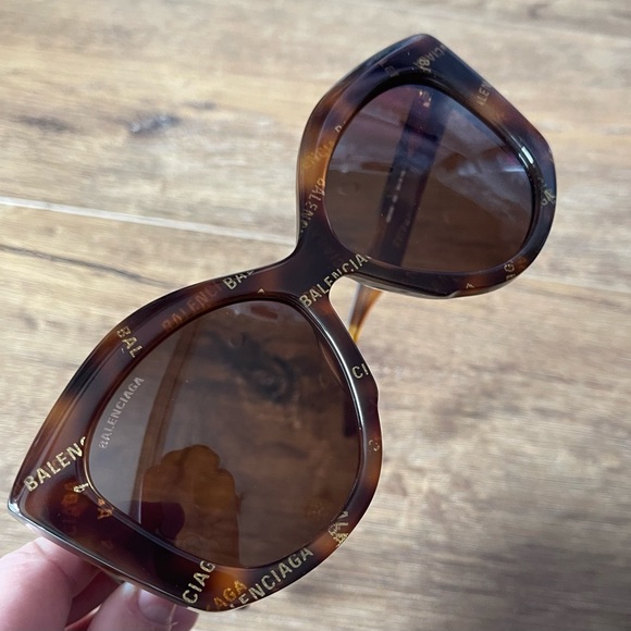 BALENCIAGA-AUTHENTIC (NWT) Tortious Shell, Gold Logo Iridescent Sunglasses - Picture 9 of 16